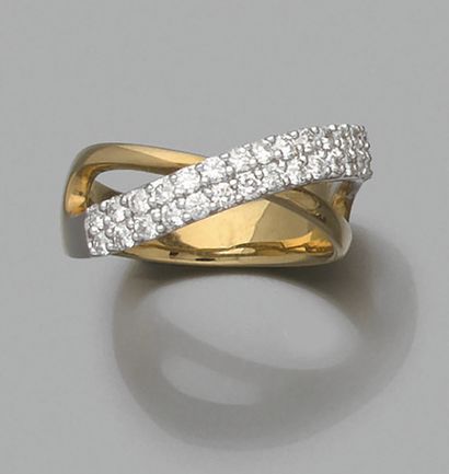 Ring 
two-tone 18K (750) gold, set with 30...
