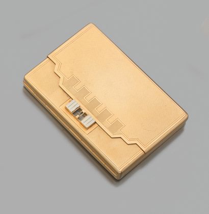 VAN CLEEF & ARPELS 
18K (750) gold guilloché...