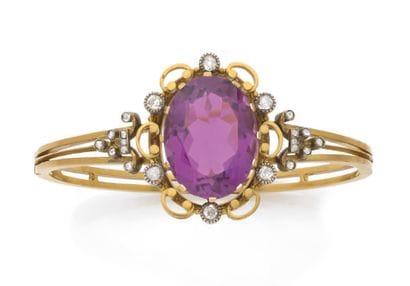 Bracelet ouvrant 
en or 18K (750), orné d'une...