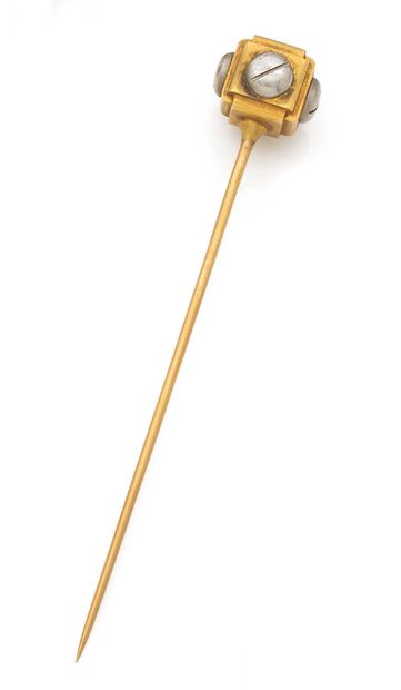 Epingle de chapeau 
en or 18K (750), sommée...