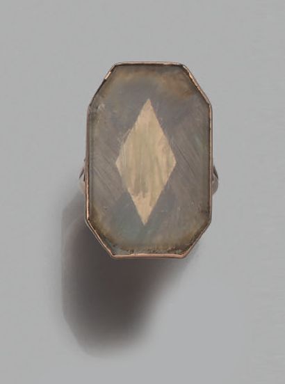 Ring 
in 14K (585) gold, the octagonal bezel...