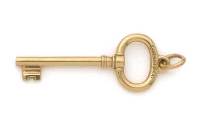 TIFFANY & Co
Key pendant in 18K (750) gold....
