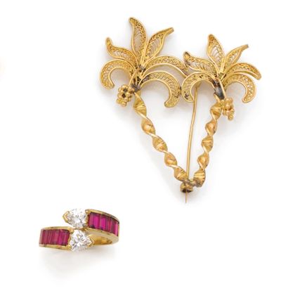 Brooch 
in 18K (750) twisted gold, depicting...