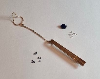 Pince à cravate 
en or 18K (750). 
Longueur...