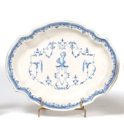 Moustiers
Contoured dish in white earthenware,...