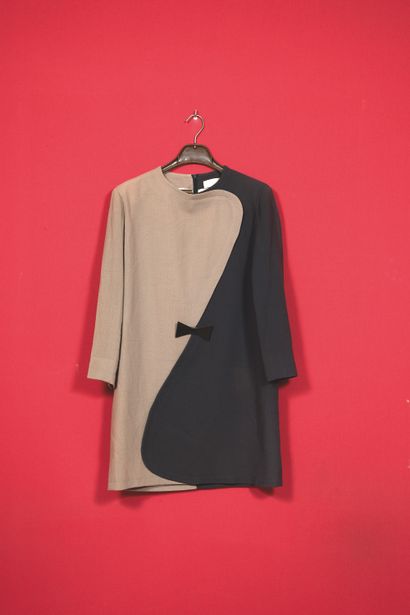 Pierre CARDIN. 
Two-tone beige and dark taupe...