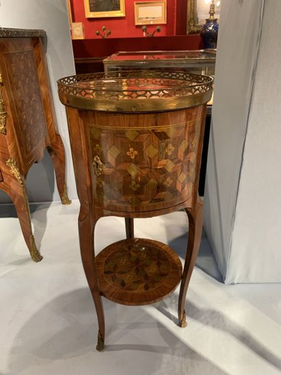 Table dite « tambour »
de forme cylindrique,...