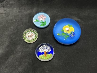 BACCARAT & MURANO 
Lot de quatre sulfures...