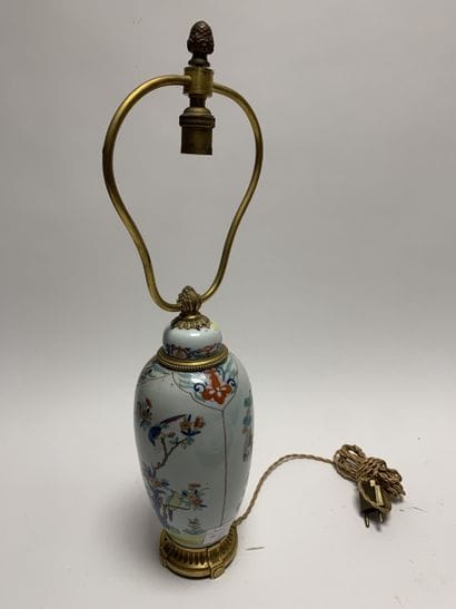 Lampe vase balustre
en porcelaine chinoise...