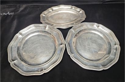 Deux plats ronds en argent 925/000 à découpe...