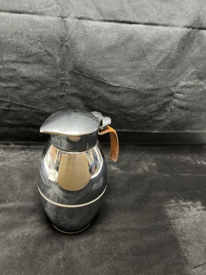 HERMES PARIS 
Carafe thermos en métal, la...