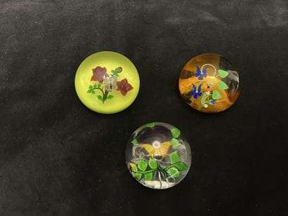 BACCARAT
Deux sulfures presse-papiers ornée,...