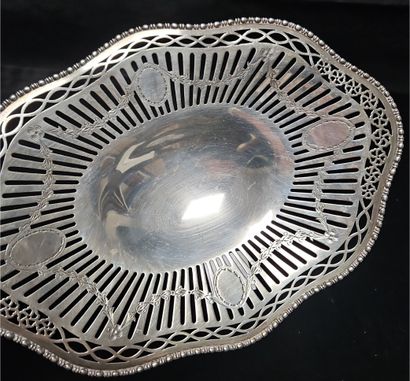 Présentoir sur piédouche en argent à fût...