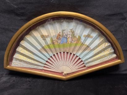 Un éventail 
à décor à la gouache d'une scène...