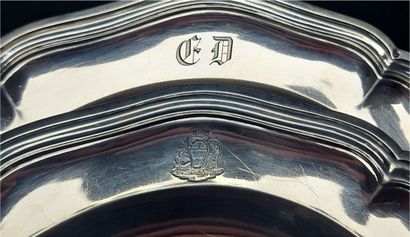Deux plats ronds en argent 925/000 à découpe...