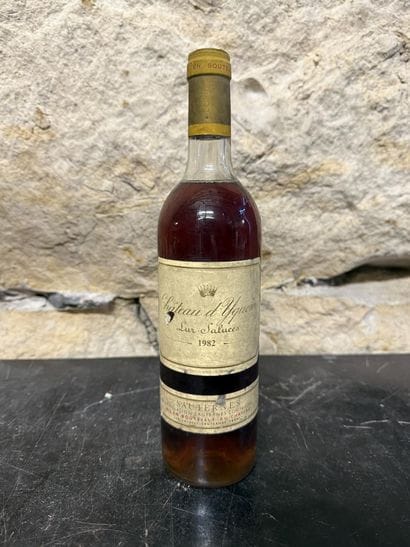 1 bottle Château d'Yquem 1982 Sauternes,...