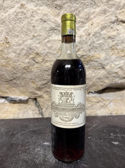 1 bottle Château Filhot 1969 Sauternes, level:...