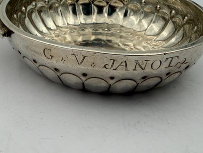 MANTES LA JOLIE 1768-74
Silver wine cup,...