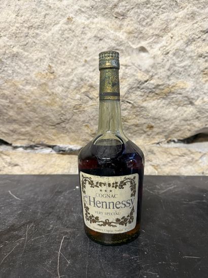 1 bottle Cognac Very Special Hennessy, level:...