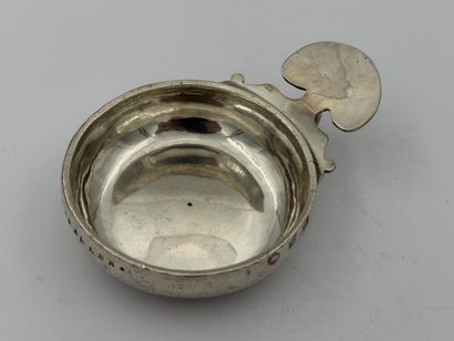 ETAMPES 1725
Silver wine cup, plain body....