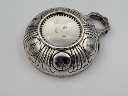 MACON 1784
Silver wine cup, the body chased...