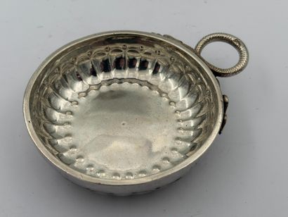 MANTES LA JOLIE 1768-74
Silver wine cup,...