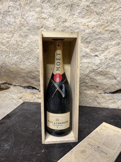 1 magnum Champagne Moët et Chandon Brut Impérial.
Wooden...