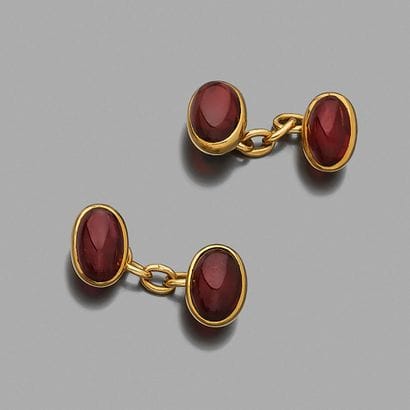 Paire de boutons de manchettes 
en or 18K...