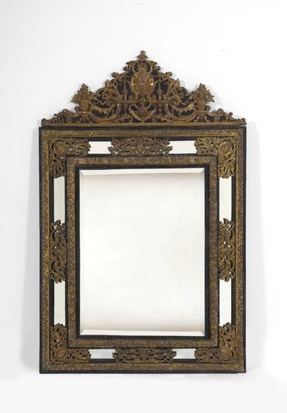 Miroir 
à fronton à double encadrement en...