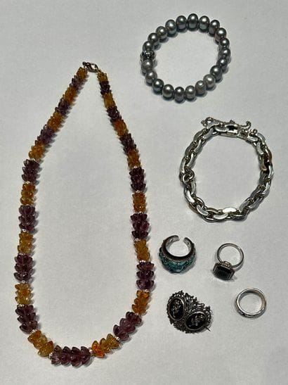 Lot de bijoux 
en argent comprenant : un...