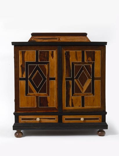 Cabinet 
en bois de forme rectangulaire en...