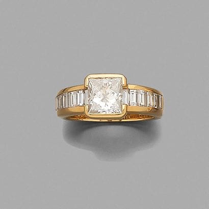 CHAUMET
Bague en or 18K (750), ornée d'un...