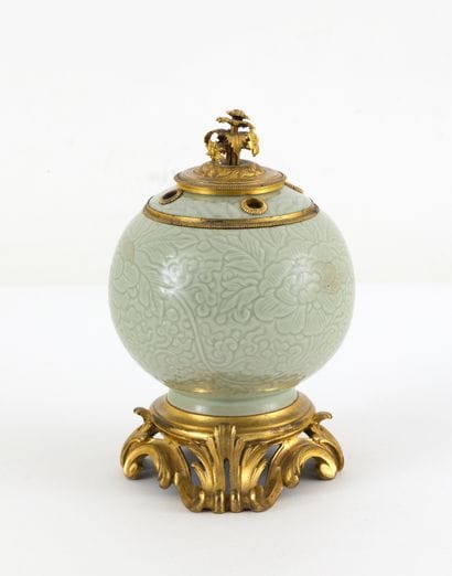 Pot-Pourri 
couvert en porcelaine céladon...
