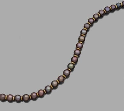 Collier 
de perles de culture brunes en chute...