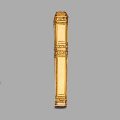 Etui à cire 
en ors de deux tons à décor...