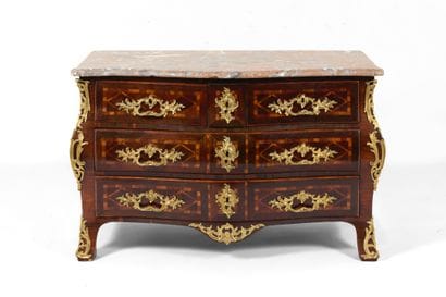 Commode dite tombeau 
en placage de bois...
