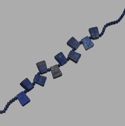 Collier 
composé de 10 motifs quadrangulaires...