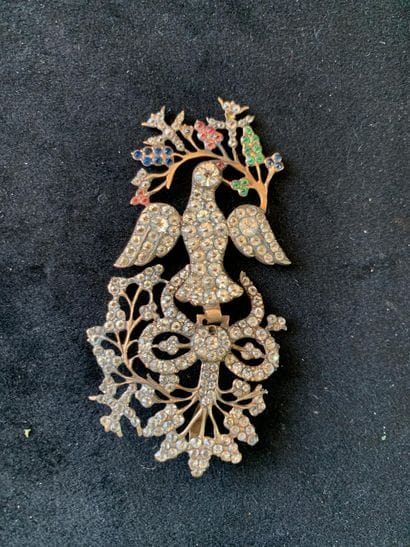 Pendentif Saint-Esprit 
en or 18K (750) serti...