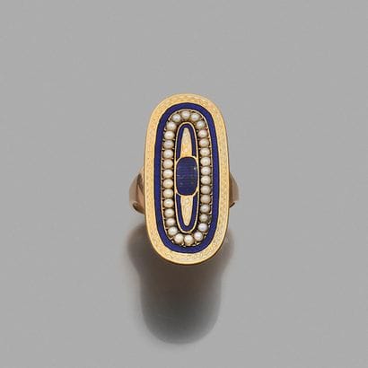 Bague 
en or 14K (750), le chaton ovale centré...