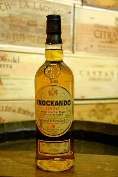 1 Bouteille Whisky Knockando 1976. Étui.
