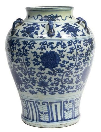 CHINE - XVIIe siècle

Vase en porcelaine...