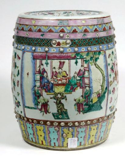 CHINE - XIXe siècle

Siège tonnelet en porcelaine...