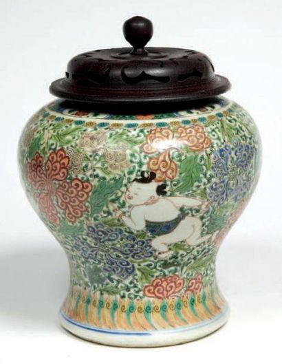 CHINE - XIXe siècle

Potiche en porcelaine...