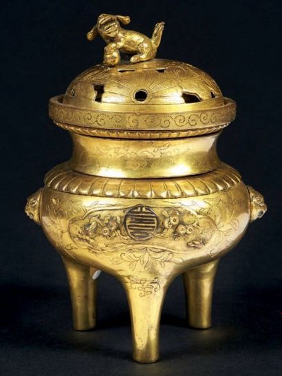 CHINE - XVIIe siècle

Brûle-parfum tripode...