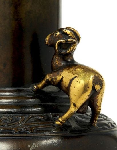 CHINE - XVIIe/XVIIIe siècle

Vase de forme...