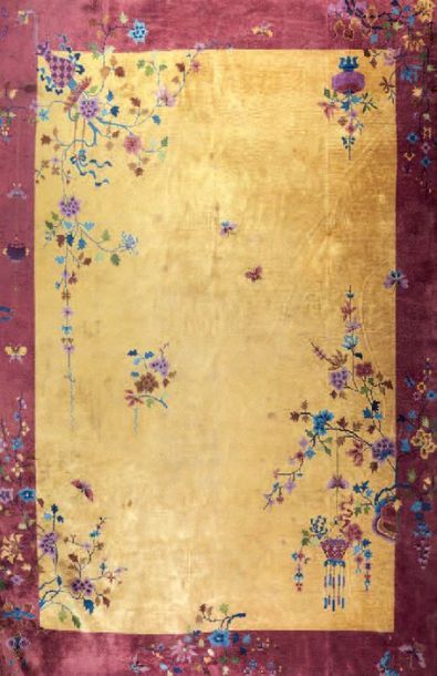 CHINE- XXe siècle

Tapis en laine à fond...