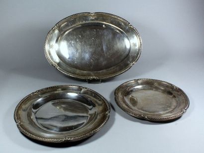 Ensemble de deux plats ronds et un plat ovale...