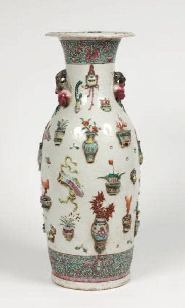 Grand vase en porce lai ne de la famille...