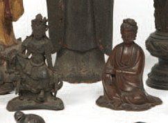 Lot de quatre statuettes en bronze représentant...