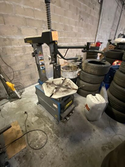 1 démonte-pneu BEST-TYRECHANGER T624R